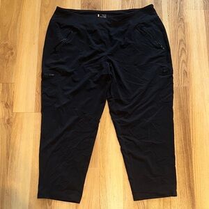 Lucy Women's Dark Capris with Zippered Pockets